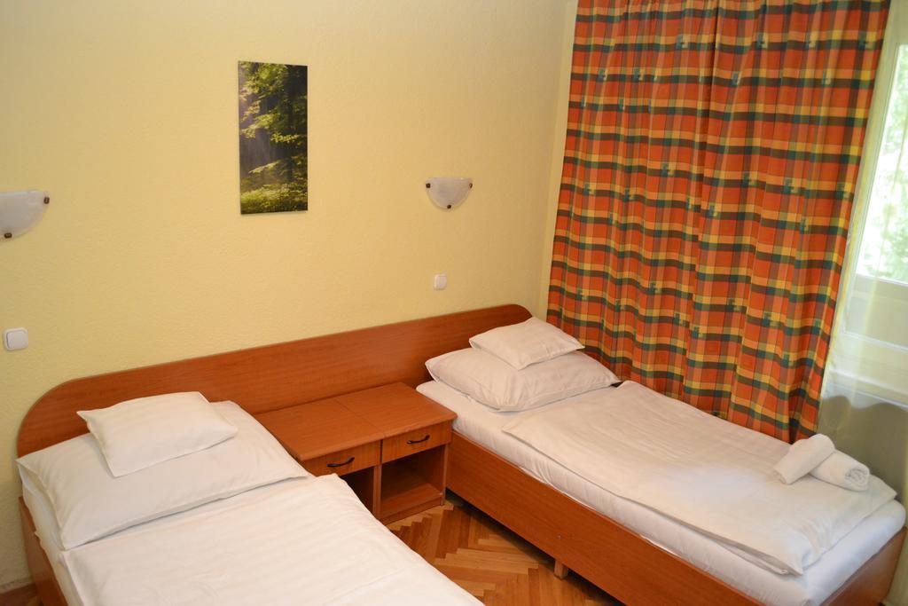Ezuestfenyo Hotel Telkibánya Exterior photo