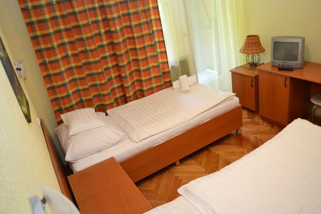 Ezuestfenyo Hotel Telkibánya Exterior photo