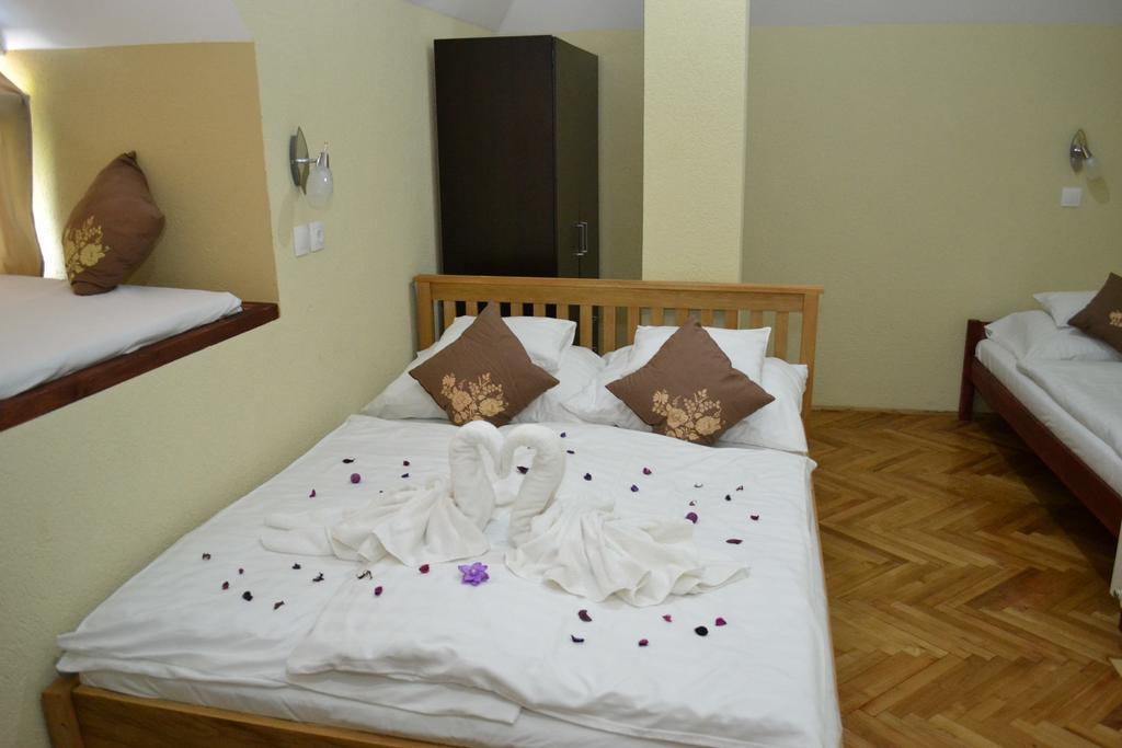 Ezuestfenyo Hotel Telkibánya Exterior photo